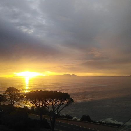 Oceana Palms Luxury Guest House Gordonʼs Bay Esterno foto