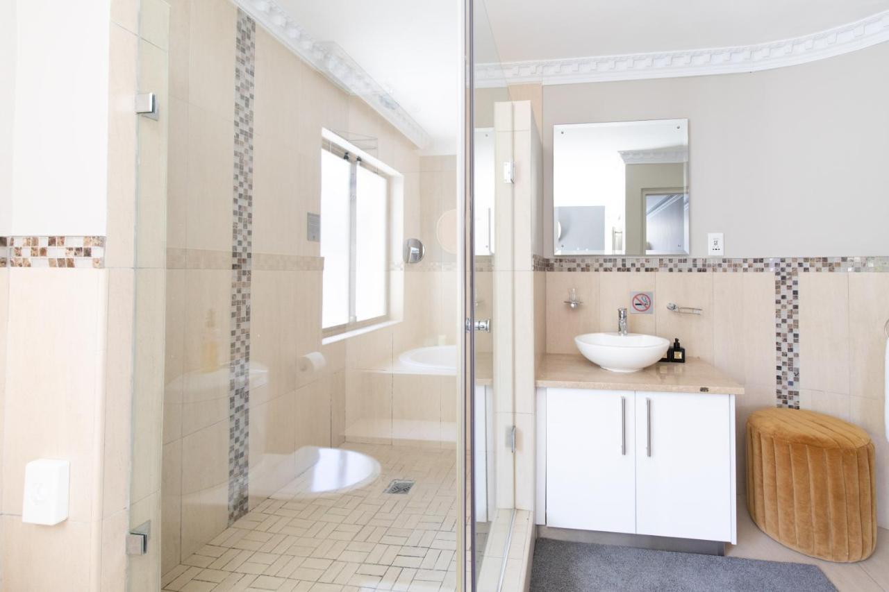 Oceana Palms Luxury Guest House Gordonʼs Bay Esterno foto