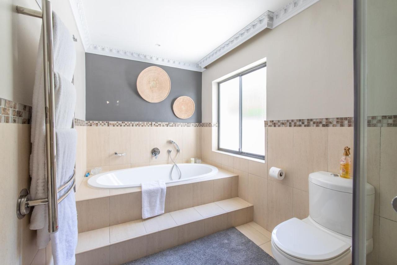 Oceana Palms Luxury Guest House Gordonʼs Bay Esterno foto
