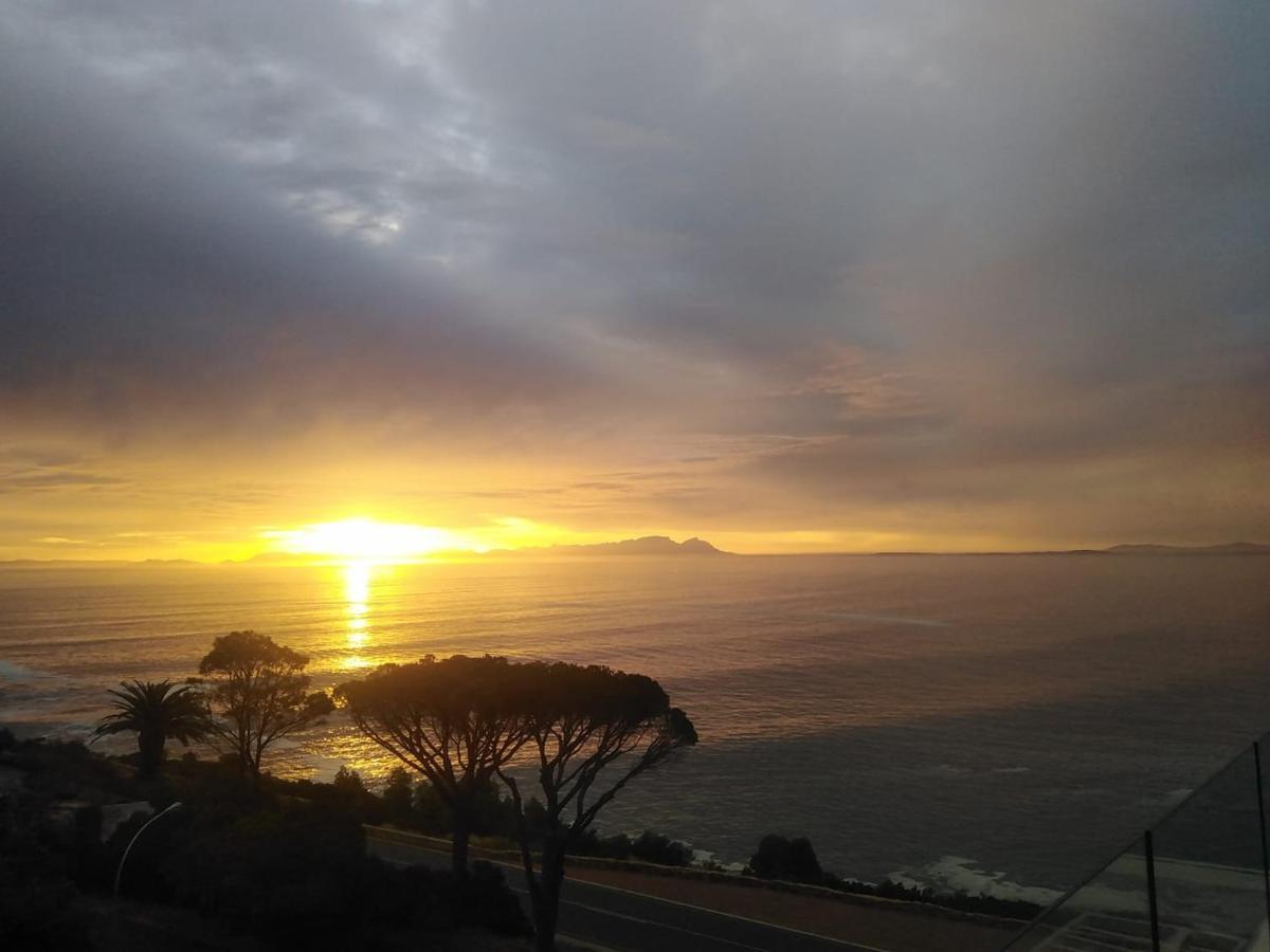 Oceana Palms Luxury Guest House Gordonʼs Bay Esterno foto
